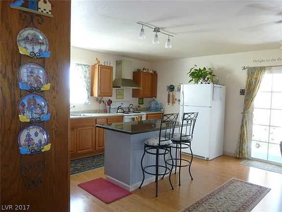 3rd image of 831 E Thousandaire Blvd