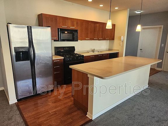 3rd image of 1522 N Prospect Ave Unit 604