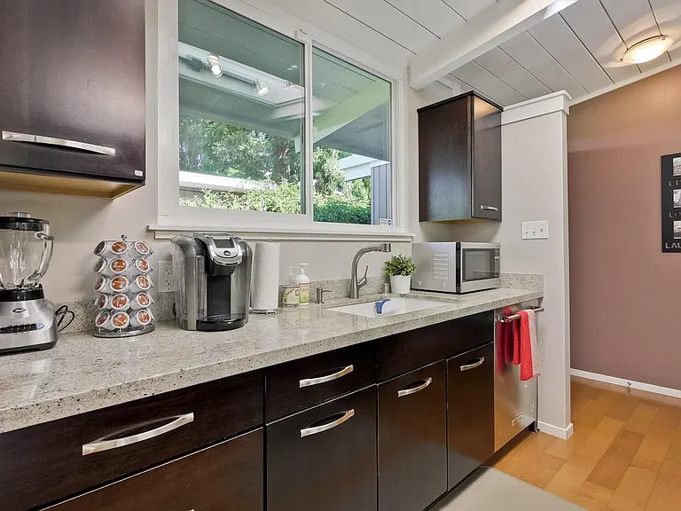 2538 Alvin St — Photo 4