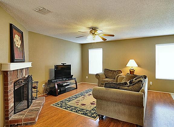 2nd image of 2357 Live Oak Dr