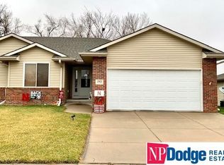 1742 Victoria Ln, Fremont, NE 68025