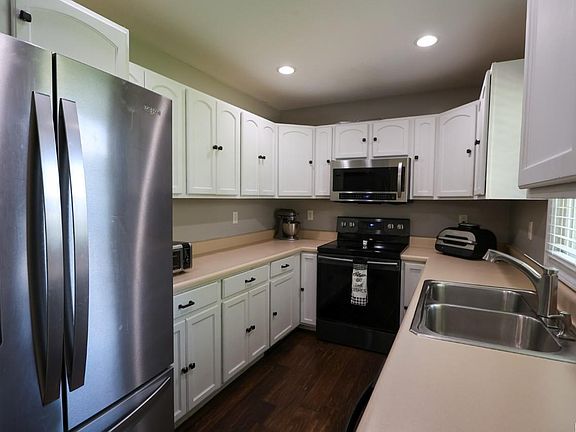 3rd image of 2901 Hayfield Ln