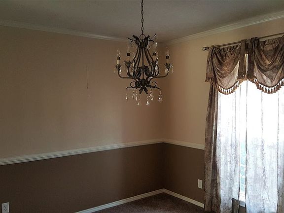 5th image of 24 White Oak Ln