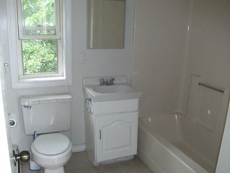 8 Goff St — Photo 2