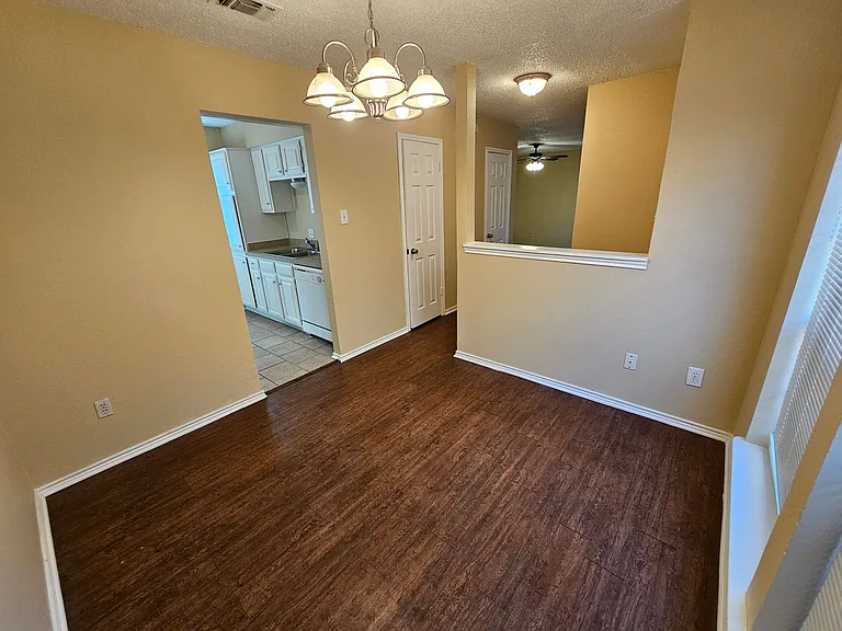 1400 Darr St #B — Photo 7