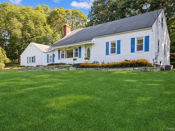 2nd image of 10 Old Northport Road