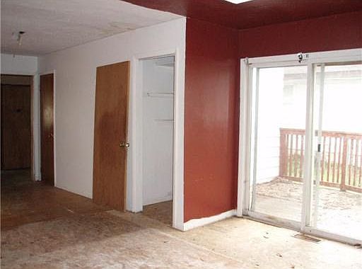 2nd image of 1853 Johnson St
