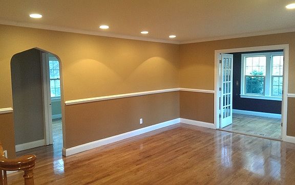 3rd image of 1027 Forest Hills Ave