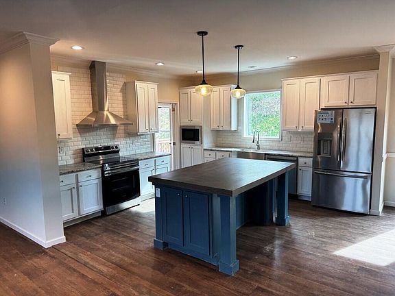 3rd image of 394 Red Oak Rd