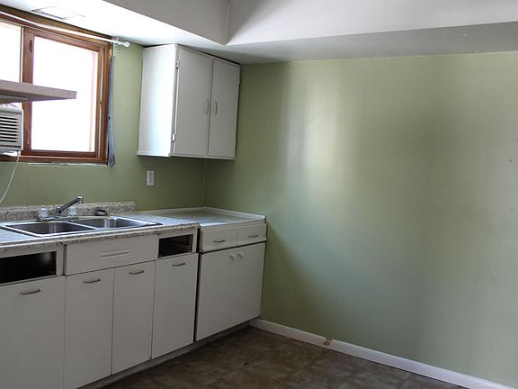 3rd image of 19 Oak St APT C