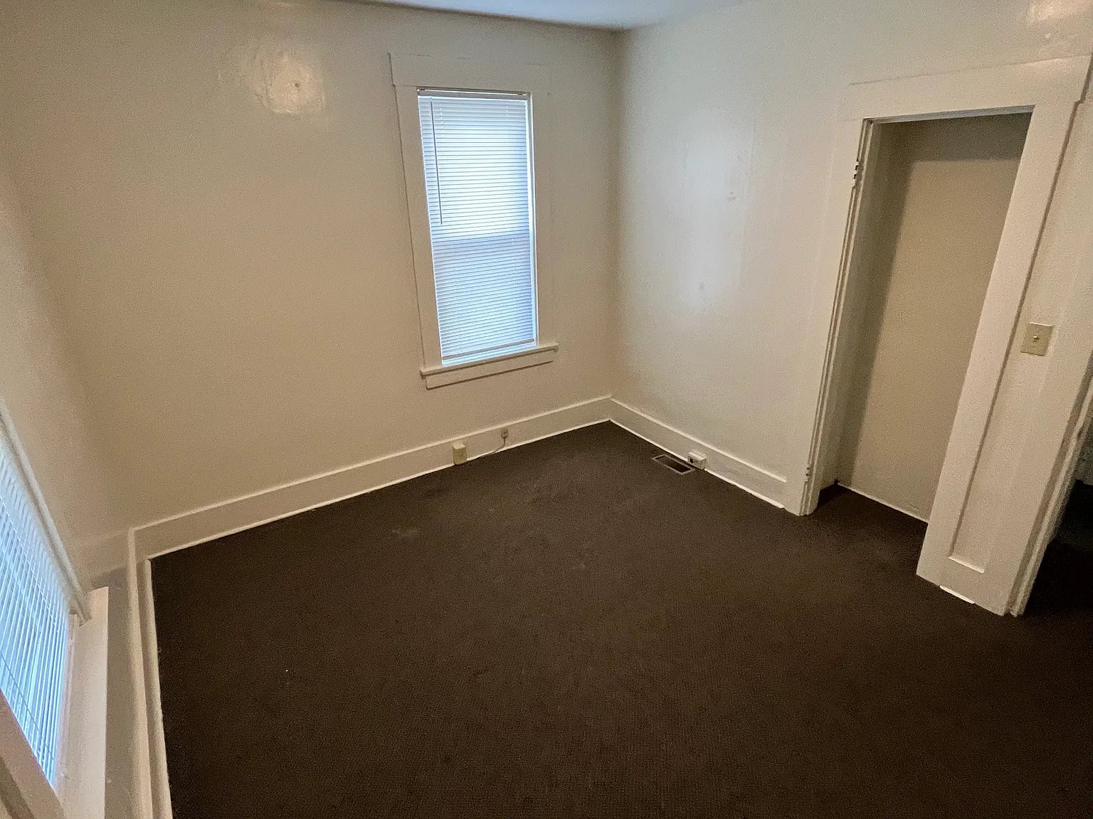 2 bed, 900 sqft, $1,400 — Photo 2