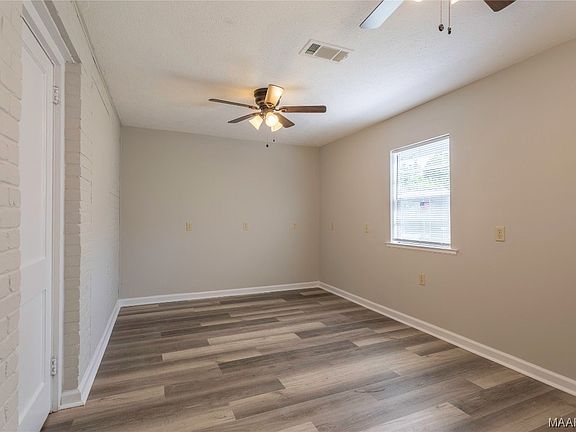 3rd image of 937 Parkwood Ct