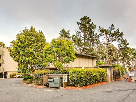 4th image of 393 Mandarin Dr APT 4