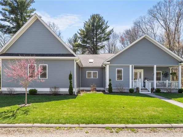 40 Lloyd Bowen Ct, Glocester, RI 02814