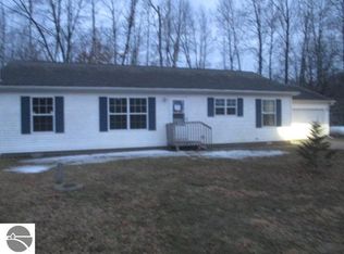 1370 Lakeview Dr, Gladwin, MI 48624