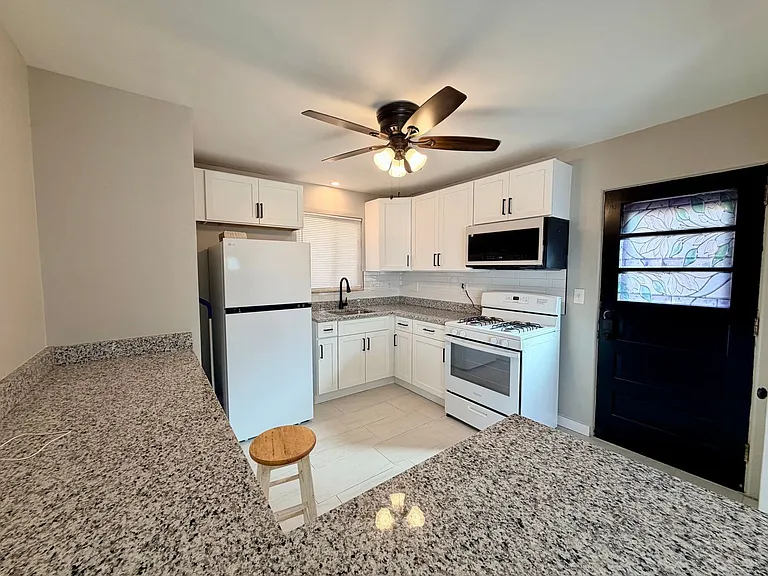 630 Dornbush St — Photo 3