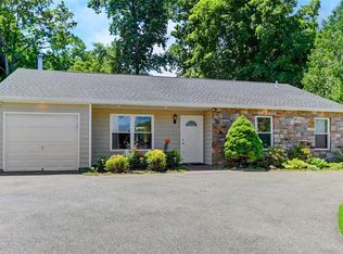 4 Lynridge Ct, Stony Brook, NY 11790