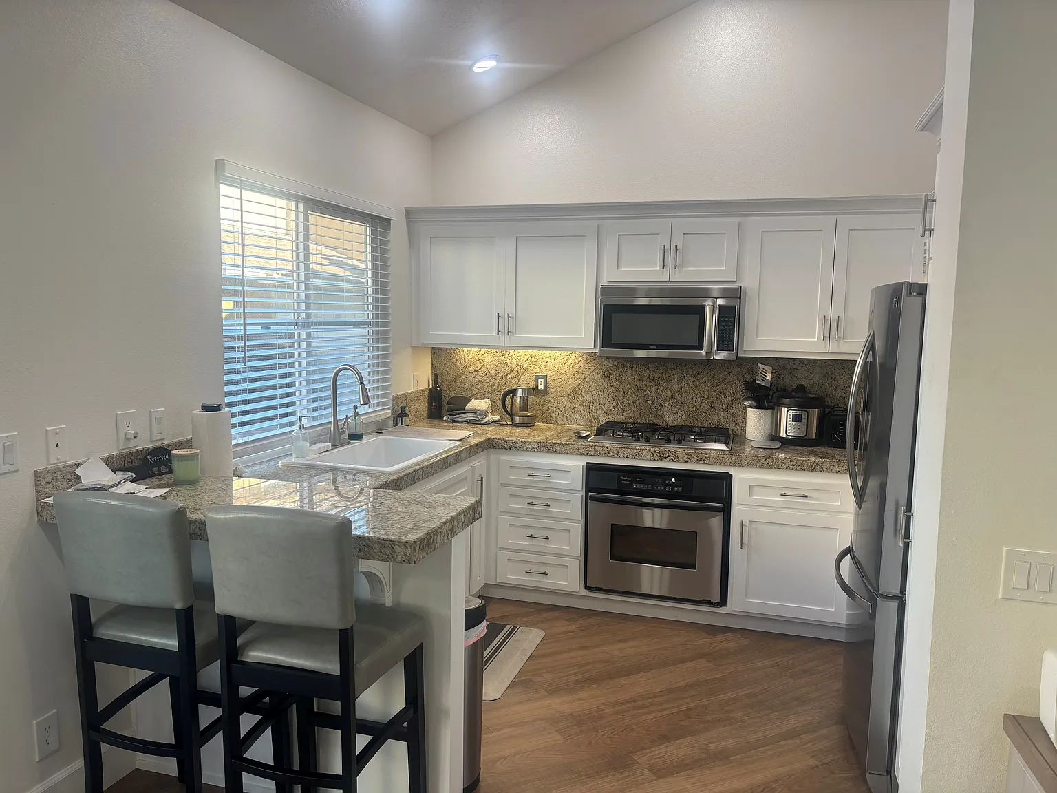 3 bed, 1425 sqft, $4,350 — Photo 3