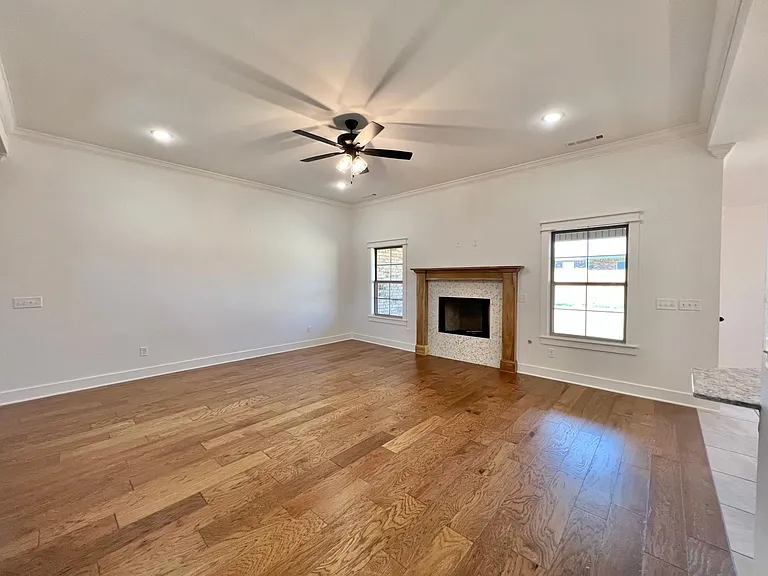 975 Sugar Pine St — Photo 5