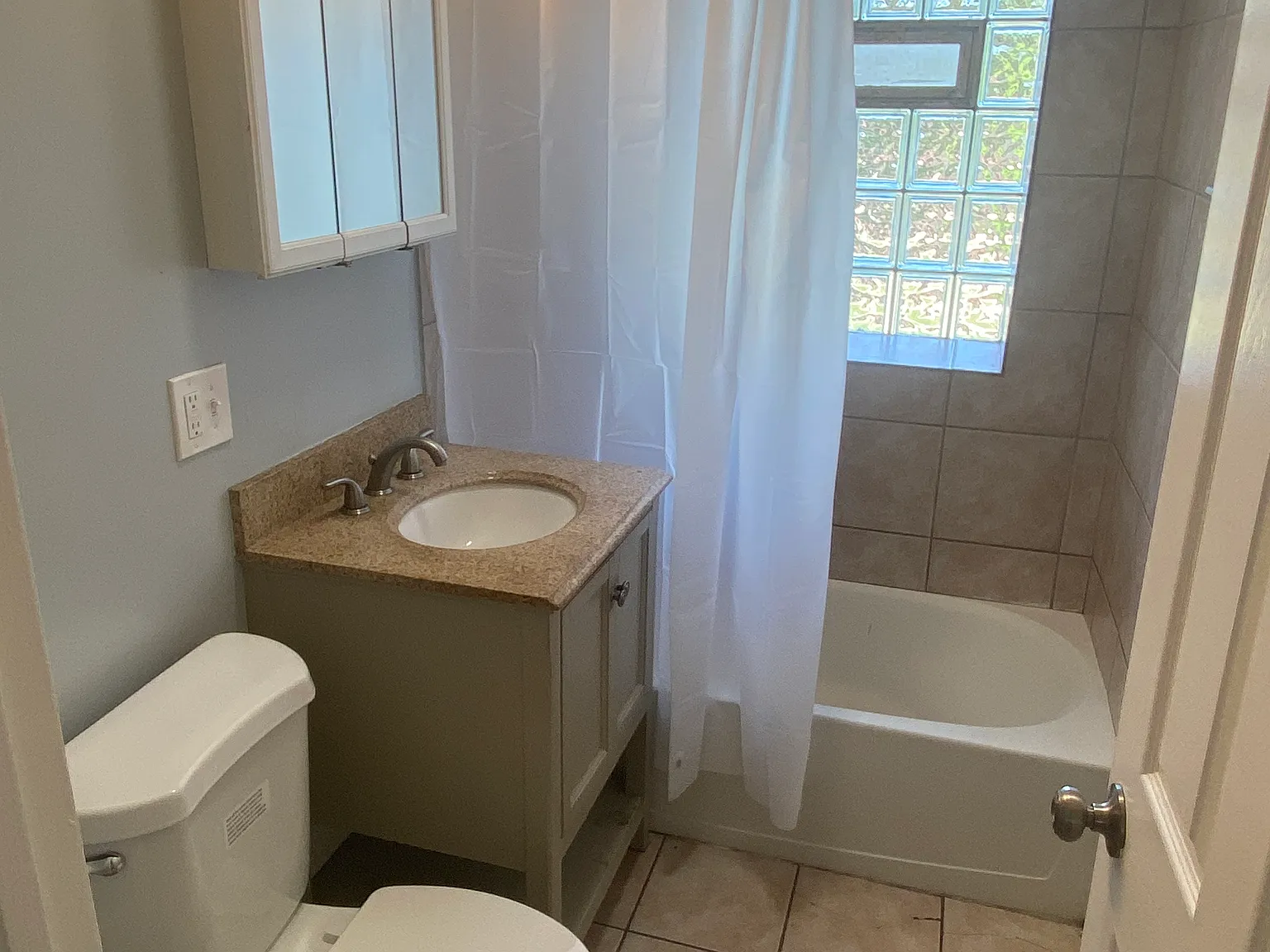 Emerald Apartments — Photo 4