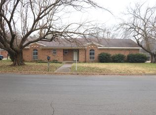 1233 Surry Place Dr, Cleburne, TX 76033