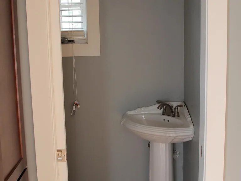 556 Pleasant St SE #1 — Photo 6