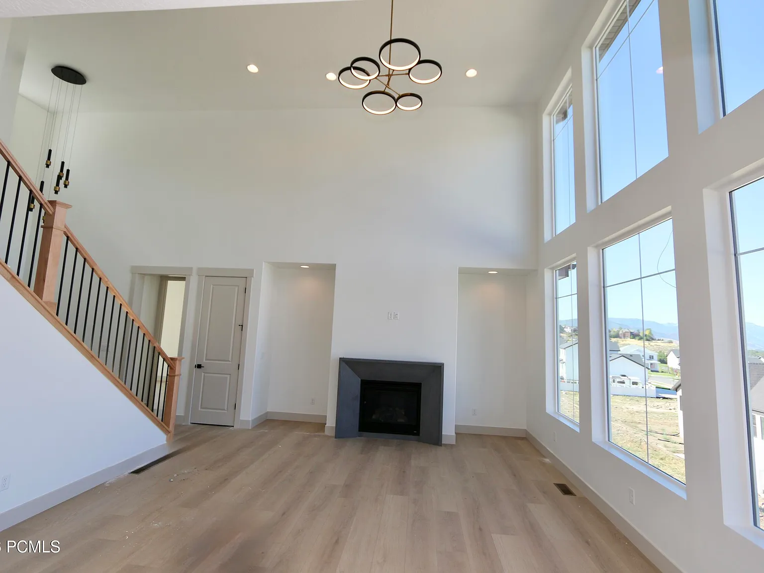 5 bed, 6.0 bath, 4056 sqft, $5,000 — Photo 4