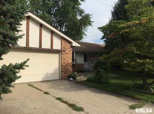 117 Crestwood St, Lincoln, IL 62656