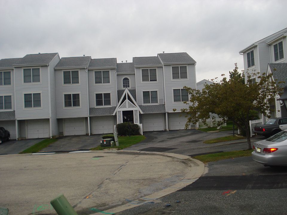 2nd image of 163 39th St S #163