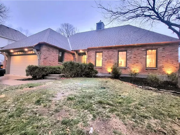 10021 Juniper Ln, Overland Park, KS 66207