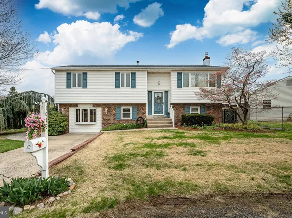 1016 Broad St, Bristol, PA 19007