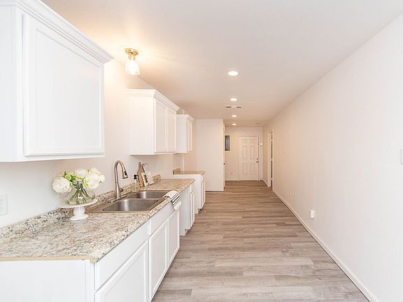4th image of 2415 31st St