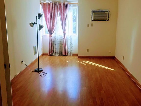 5th image of 320 Auburn Way APT 9