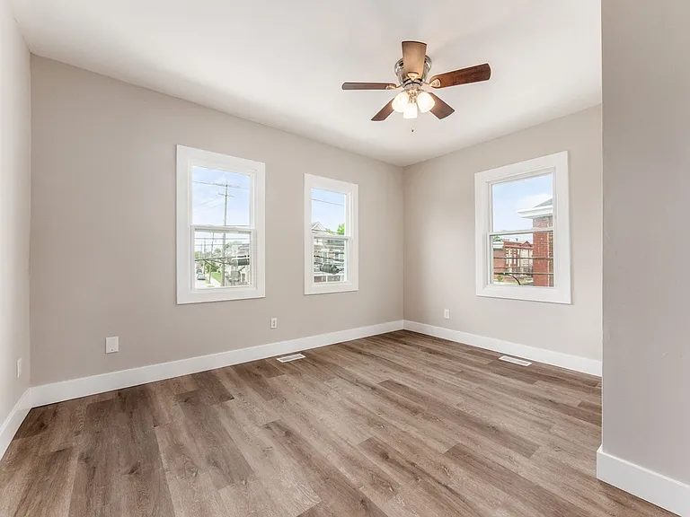 949 E Long St — Photo 17