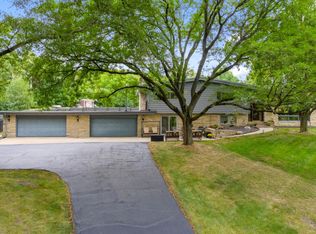 W288S5150 Rockwood Trl, Waukesha, WI 53189