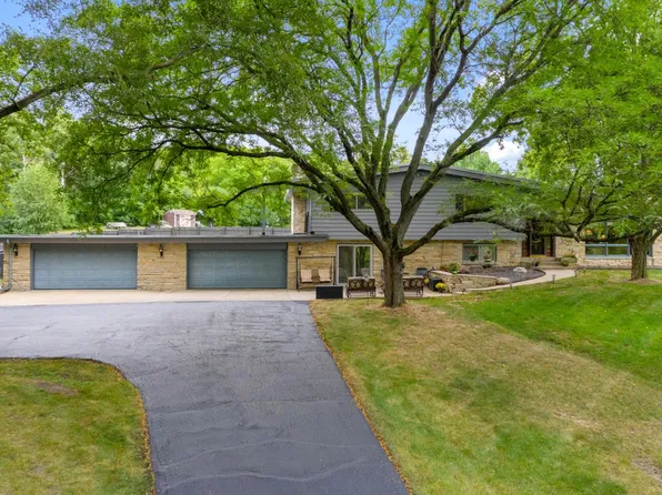 W288S5150 Rockwood TRAIL, Waukesha, WI 53189