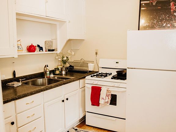5th image of 1670 Marshall Ave APT 1