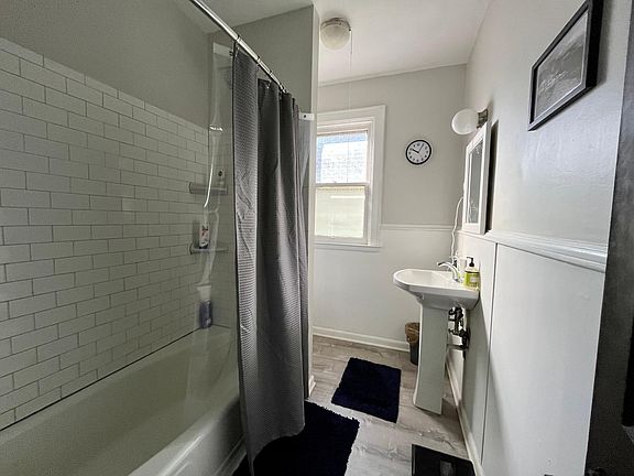 2nd image of 358 Hoyt St