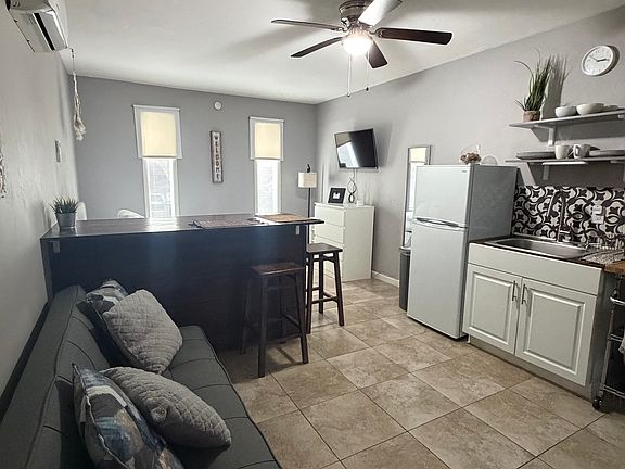 4th image of 2058 NW 31st Ave