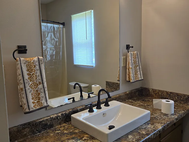 633 Meadowbrook Dr — Photo 2