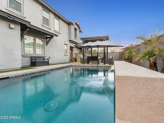 3rd image of 2916 N ACACIA Way