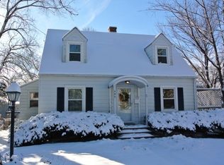 549 W South St, Woodstock, IL 60098