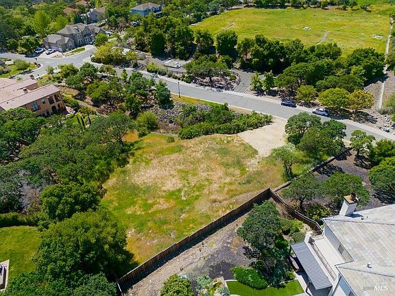 2nd image of 706 Bridle Ridge Drive