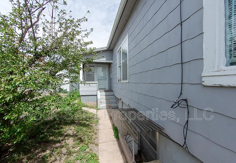 506 E 7th St #1 — Photo 2