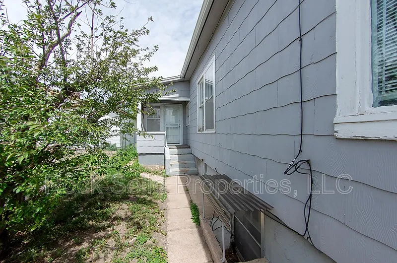 Building Photo - 506 E 7th St #1