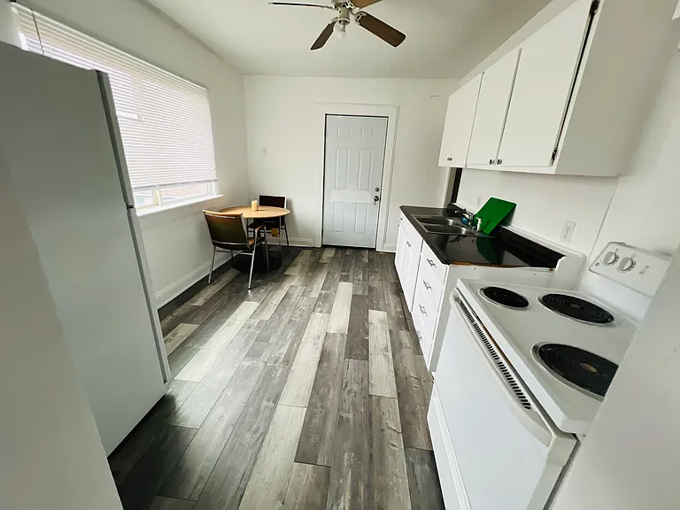 975 1/2 Campbell Ave #2 — Photo 11