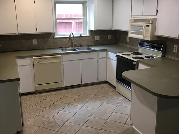4th image of 10201 Glascow Dr