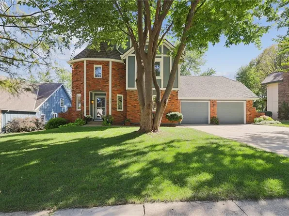 3645 NW Blue Jacket Dr, Lees Summit, MO 64064