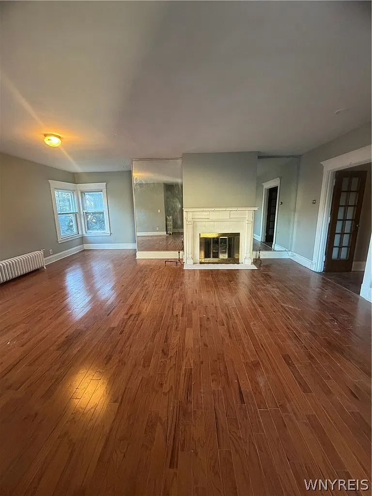 3 bed, 1.0 bath, 3509 sqft, $2,000 — Photo 3