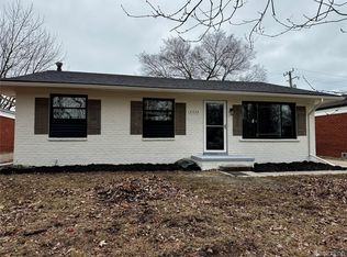 31032 Manhattan St, Saint Clair Shores, MI 48082